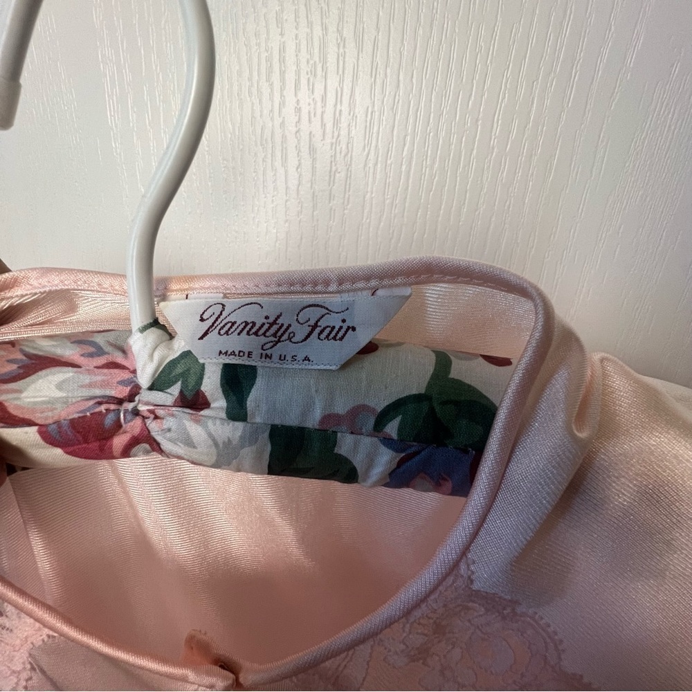 Rare Vintage Vanity Fair light pink bathrobe with tags, size petite - Picture 4 of 7